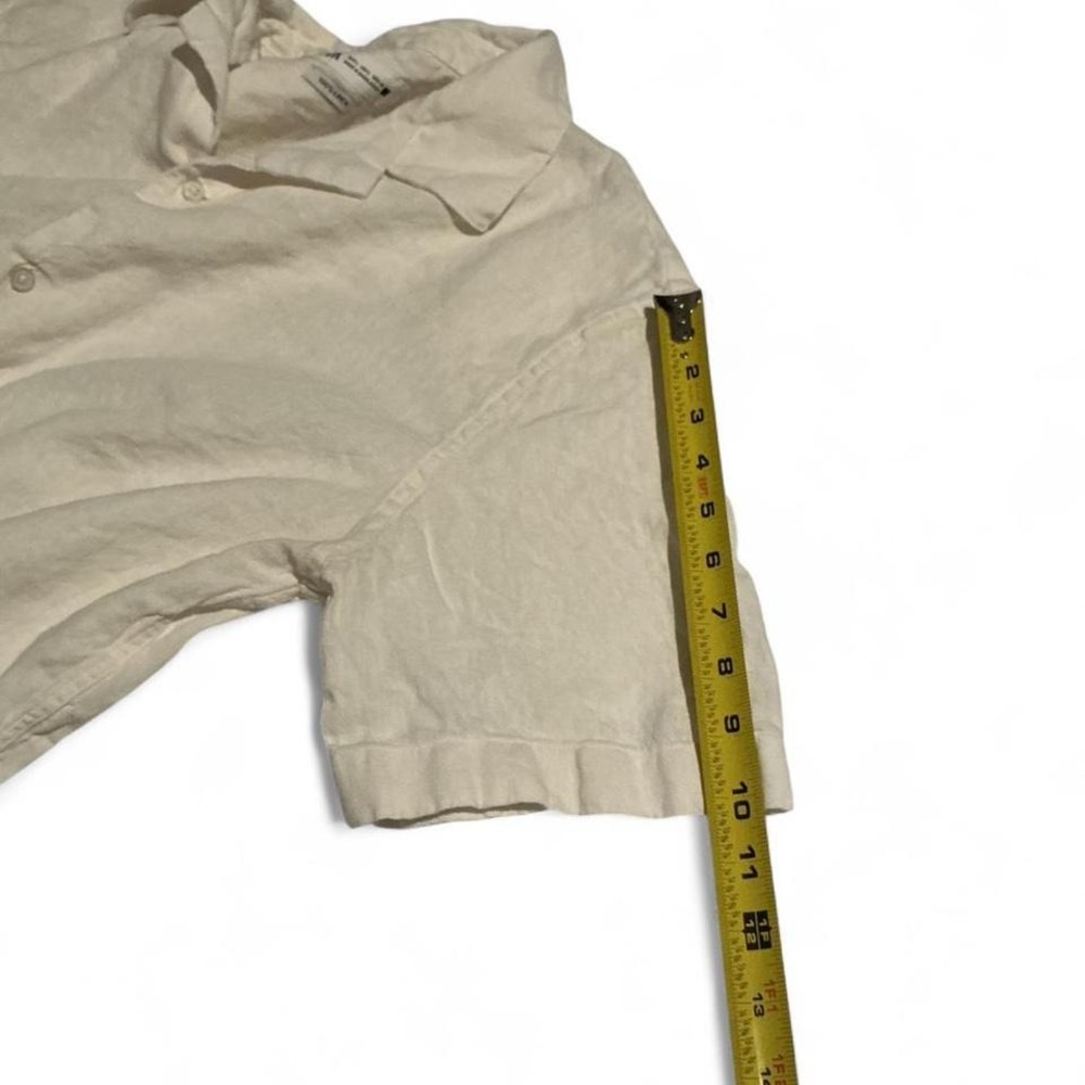 White linen button-up shirt with a‎ relaxed fit #summer #vacation #resortwear - Picture 6 of 8
